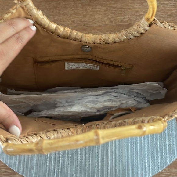 Straw/Wicker Peacock Handbag - Picture 3 of 5